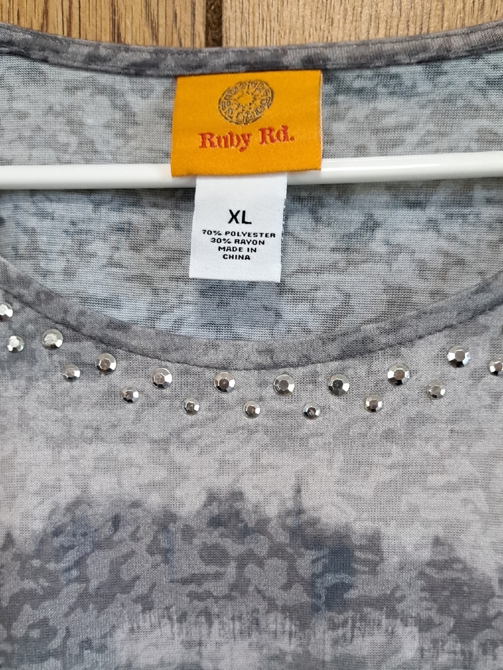 Studio Works Gray Striped Scoop Neck Tunic with Stud Detail On Neckline XL - Picture 2 of 4